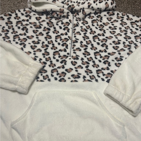 SHEIN Women’s XL White Leopard Print Fleece Jacket - Picture 4 of 13